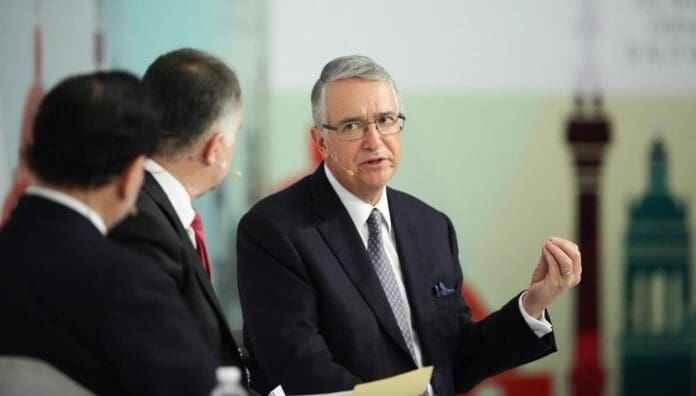 Un juez de Estados Unidos ha ordenado tanto a TV Azteca como a Salinas Pliego desistir de amparo en México.