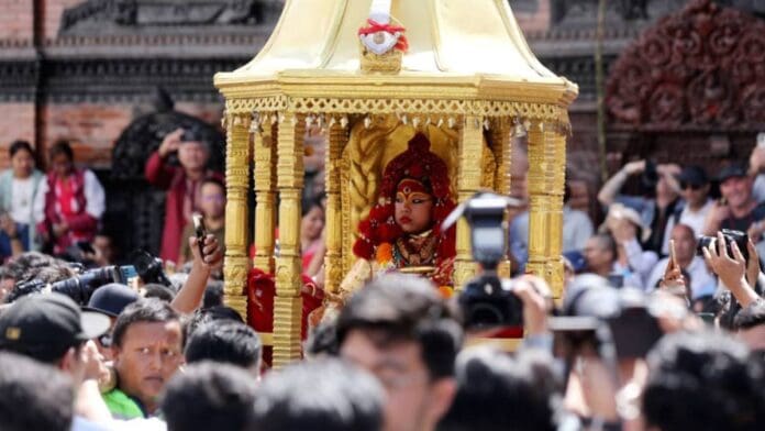 Video: Eligen a niña de dos años como la nueva 