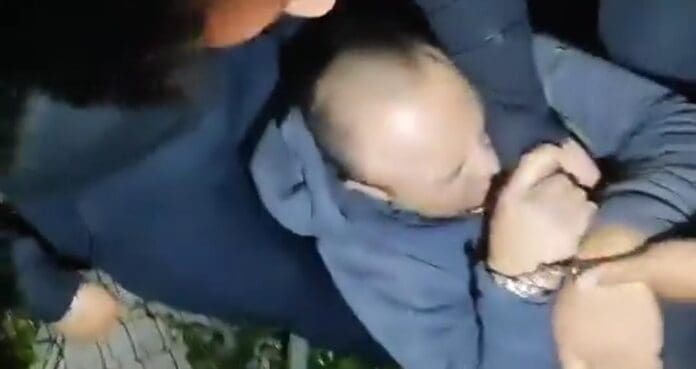 Linchan a sujeto acusado de robo en Mixquiahuala, Hidalgo. Lo acusaron, sin pruebas, de llevarse dinero y un celular.