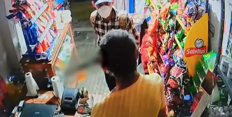 Adulto mayor es atacado con machete durante asalto en su tienda en Montemorelos, Nuevo León