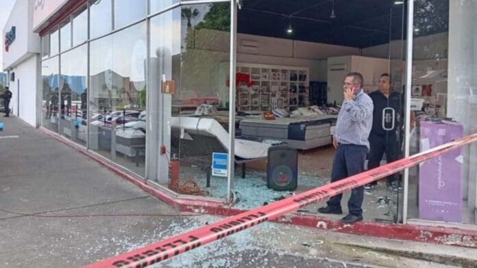 Intento de asalto termina en tiroteo en centro comercial de Tlaquepaque, Jalisco