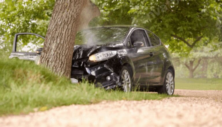 Niña de 13 años maneja ebria y choca un auto robado en Arizona, Estados Unidos