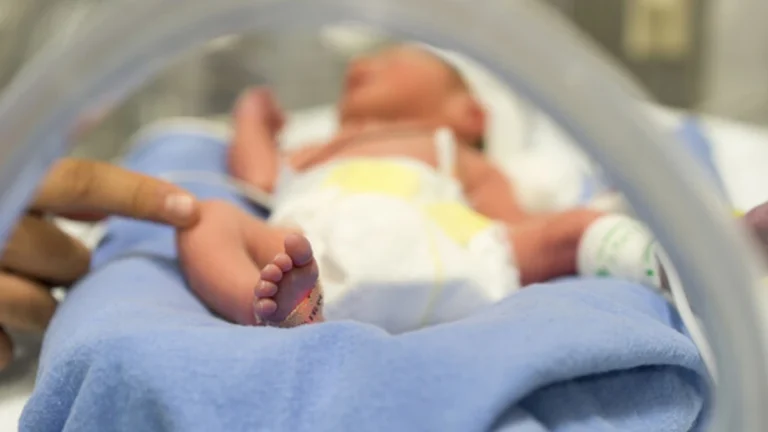 Mueren siete bebés tras contraer una bacteria en un hospital en Rumania