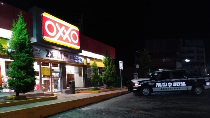Muere sujeto al sufrir un infarto mientras robaba una tienda Oxxo en Tlaxcala