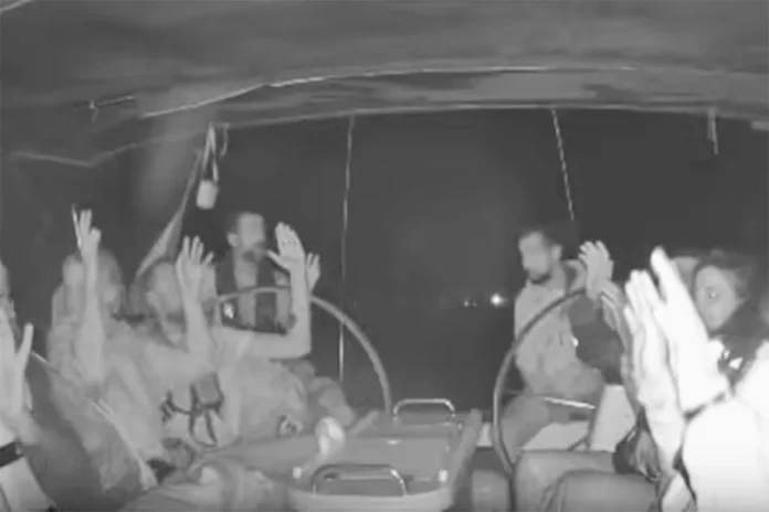 Mujer se infiltra en la flotilla de Gaza