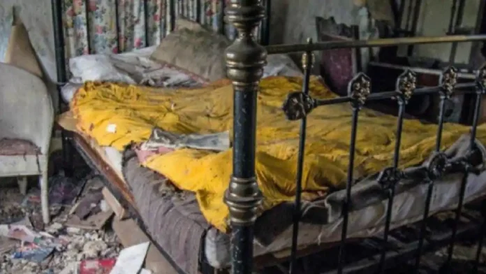 Mujer asesina a su esposo y oculta el cadáver debajo de su cama en Perú