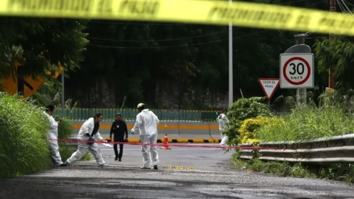 Hallan tres cadáveres maniatados y con signos de violencia en Michoacán