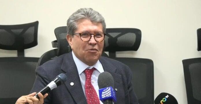 Afirma Ricardo Monreal que no pasará ley de morenista que proponía cárcel para quienes hagan memes y stickers.