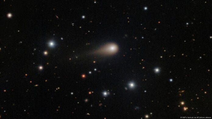 Revelan primeras imágenes del cometa interestelar 3I/Atlas tras pasar cerca de Marte