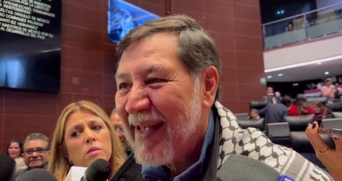 Gerardo Fernández Noroña usó avión privado; tras ser cuestionado por el tema, dice que no tiene por qué rendir cuentas.