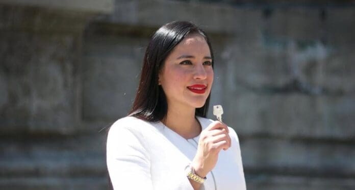 Confirma Sandra Cuevas que se hará una película de sus polémicos romances. Y eso que dijo hace unos días que no quería.