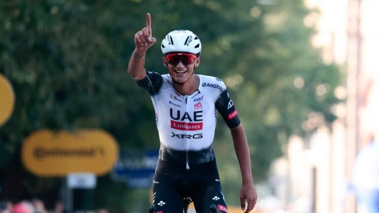 Video: Ciclista mexicano Isaac del Toro alcanza su victoria 15 del año al conquistar el Gran Piemonte