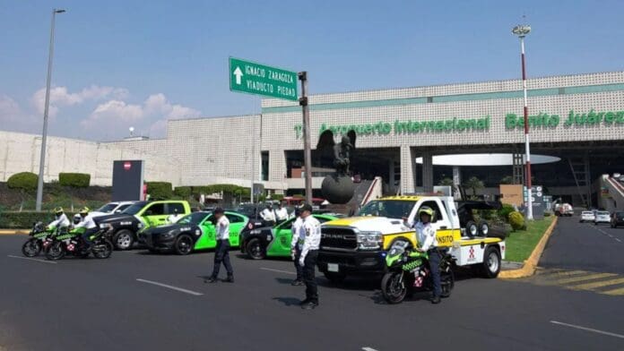 Conductor atropella a policía de Tránsito tras levantarle una infracción en el aeropuerto de la Ciudad de México