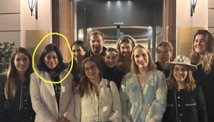 María, hija de Ricardo Monreal, fue invitada al Fashion Week de París, Francia por ser una importante clienta.