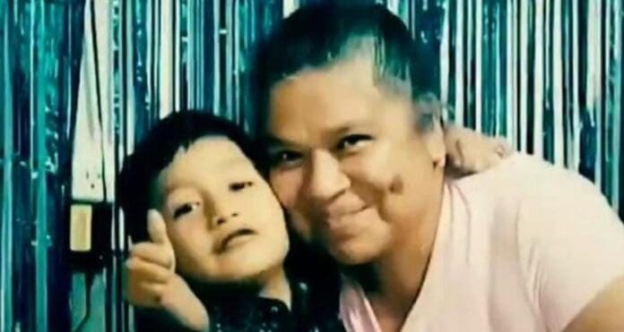 Una madre pide ayuda para hallar el cuerpo de su hijo de seis años tras inundaciones en Huauchinango, Puebla.