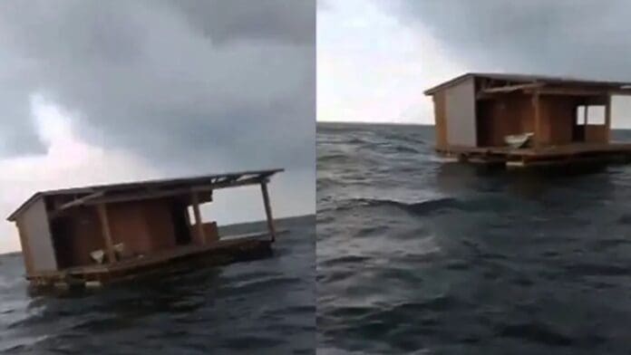 Video: Restaurante flotante aparece intacto tras ser arrastrado por las lluvias en Alvarado, Veracruz