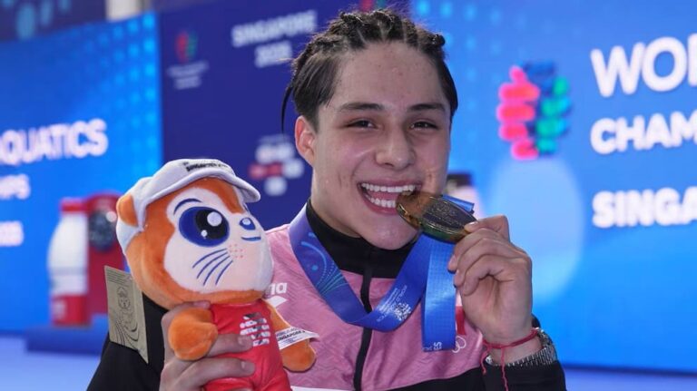 Clavadista mexicano Osmar Olvera es nominado al premio Atleta del Año 2025 por World Aquatics