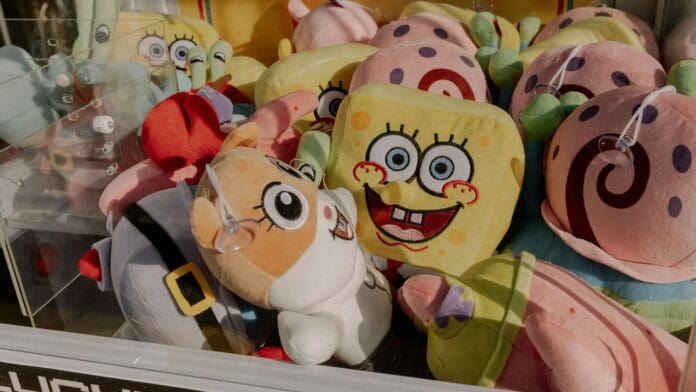 Video: Hombre roba una máquina de peluches a plena luz del día en Tultepec, Edomex