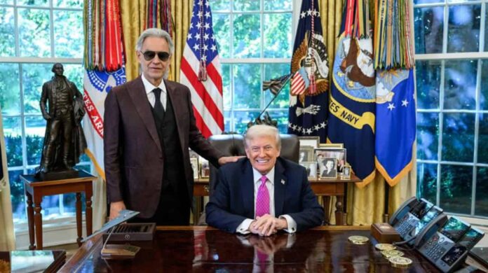 Video: Andrea Bocelli ofrece a Donald Trump una actuación improvisada en el Despacho Oval de la Casa Blanca