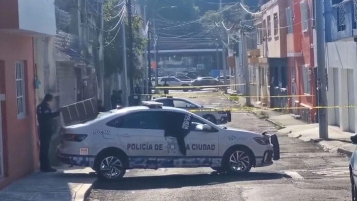 Hallan el cuerpo de una mujer dentro de un carrito de supermercado en el centro de Puebla