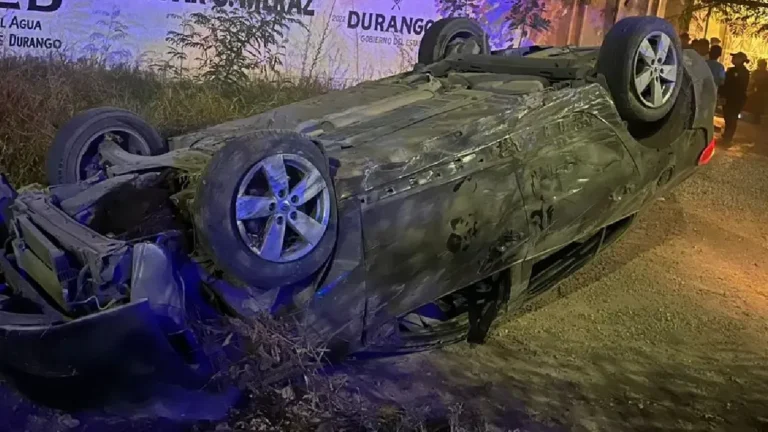 Reportan siete menores de edad heridos tras volcar el auto que conducían en Lerdo, Durango