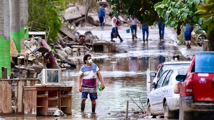 Gobierno entrega apoyos por lluvias en cinco estados; beneficiarán a damnificados con hasta 70 mil pesos