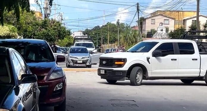 Disparan a socio conductor de Uber cerca de los edificios California en Cancún. Por fortuna no se reportaron lesionados.
