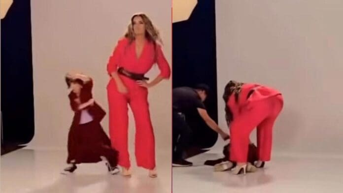 Video: Critican a actriz Cecilia Galliano por tirar a María Elena Saldaña 