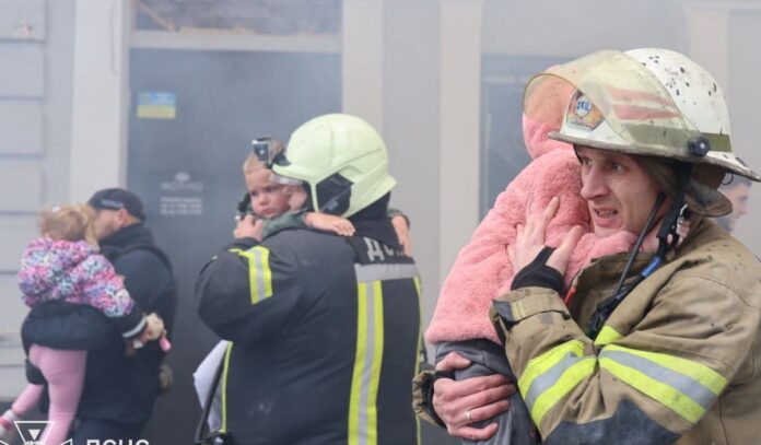 Video: Mueren varios niños tras bombardeo de Rusia a una guardería en Járkov, Ucrania