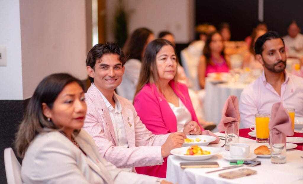 Cancún se viste de rosa: Aguakan, la ARPCM y empresarios cancunenses se unen en el “Desayuno Rosa 2025” contra el cáncer de mama