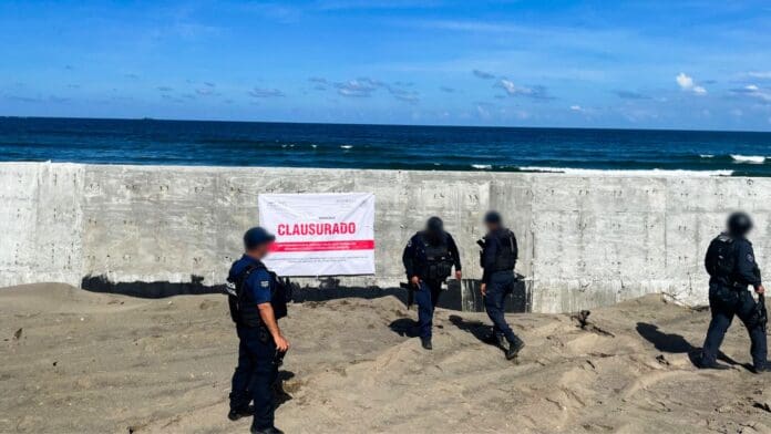 Profepa clausura barda construida en zona federal de playas de Boca del Río, Veracruz