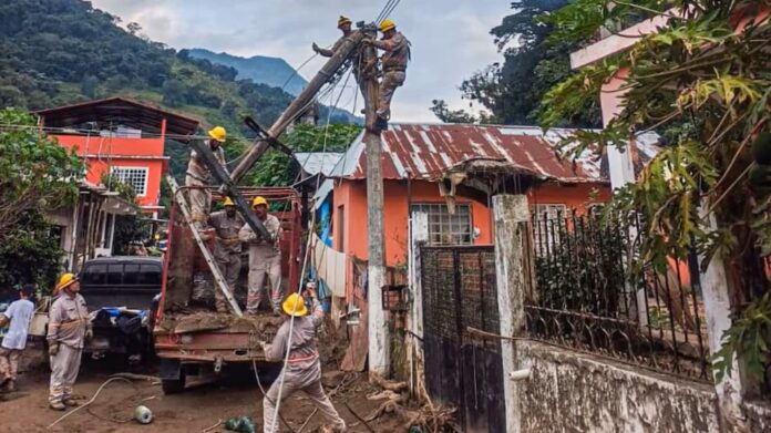 Restablece la CFE el 100% del suministro eléctrico en estados afectados por inundaciones