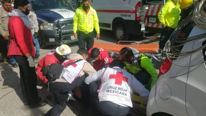Trabajador se encuentra grave tras sufrir una descarga eléctrica en Coahuila