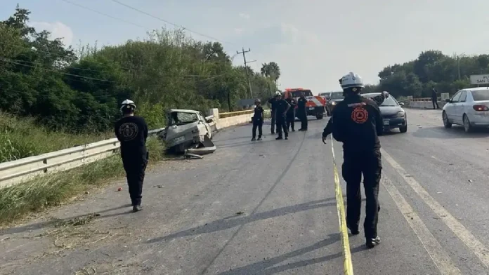 Mueren tres personas y cuatro quedan heridas tras aparatoso choque en Nuevo León