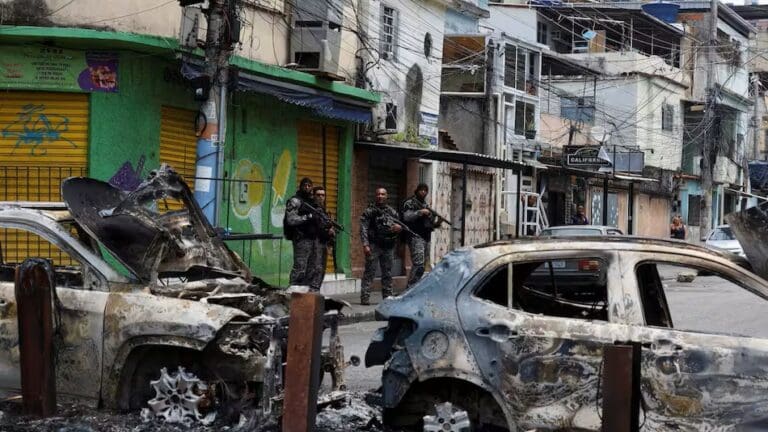 Video: Megaoperativo antidrogas deja al menos 60 muertos y 80 detenidos en Río de Janeiro, Brasil