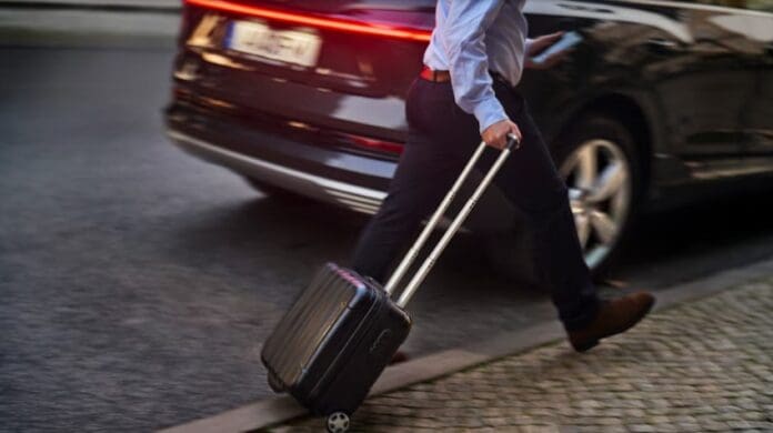 Podrán conductores de Uber operar en todos los aeropuertos de México tras orden judicial