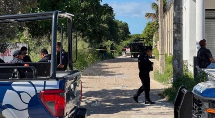 Encuentran un cuerpo en la Región 244 de Cancún. Hasta el momento se desconoce si se trata de un hombre o una mujer.