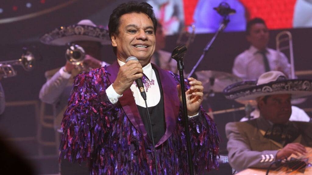 Documental de Netflix revela que Juan Gabriel fue abusado por un sacerdote a los 13 años