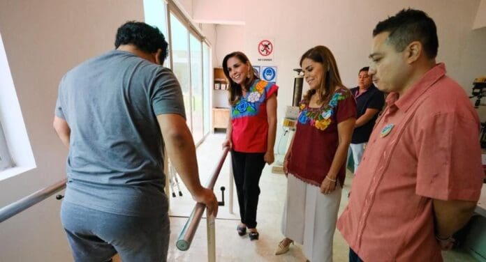 Mara Lezama y Vero Lezama entregan prótesis y transforman vidas a beneficiarios de Chetumal, capital del estado.