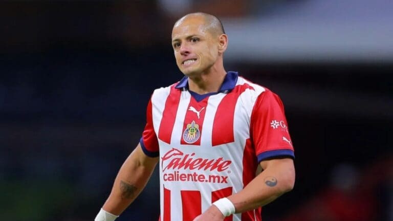 Javier "Chicharito" Hernández es considerado pieza clave para el entrenador de Chivas, pese a no tener minutos