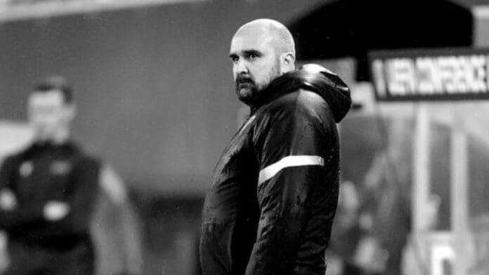 Fallece entrenador de futbol mientras dirigía un partido de la Superliga Serbia
