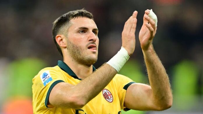 Futbolista mexicano Santiago Giménez se lesiona el tobillo y estará fuera cinco semanas con el Milan