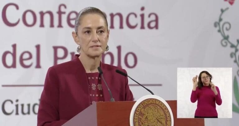 Tras el crimen de Carlos Manzo, estrategia de seguridad atenderá causas de violencia, dijo Claudia Sheinbaum.