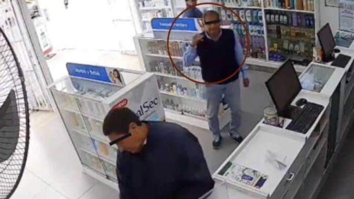 Video: Captan a grupo de adultos mayores robando una farmacia en Perú