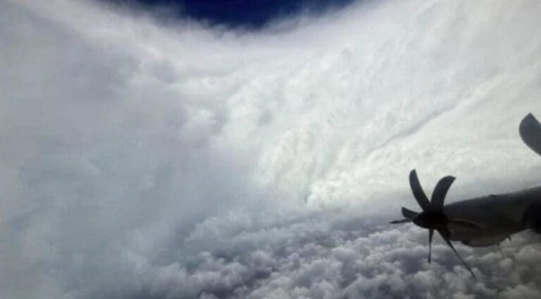 Son ya 64 los muertos que dejó el huracán "Melissa" tras su paso por el Caribe. Un fenómeno devastador, sin duda.