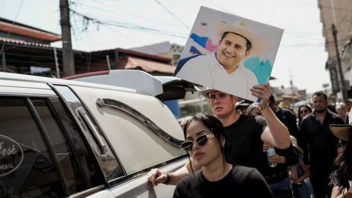 Pobladores expulsan de Paracho, Michoacán a familia del asesino de Carlos Manzo