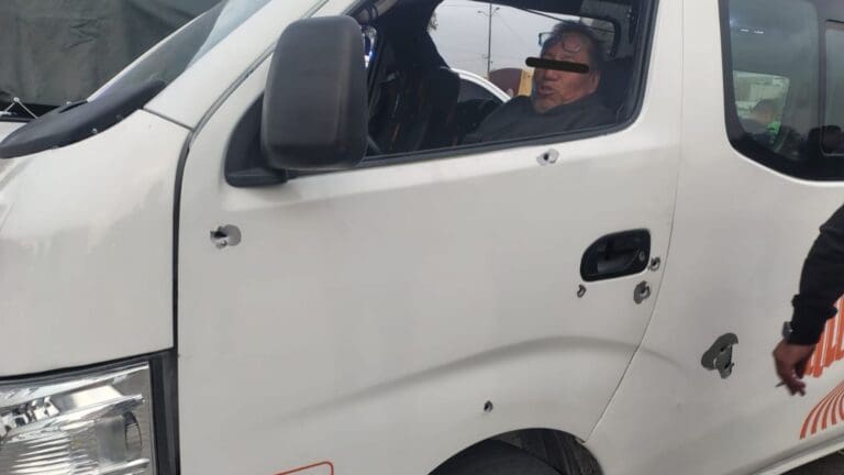 Balean a chofer del transporte público en Naucalpan, Edomex; conduce hasta CDMX para pedir ayuda