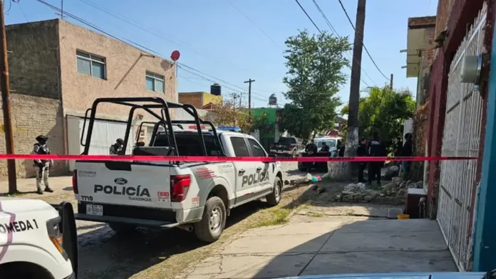 Localizan cinco cuerpos enterrados en una finca en Tlaquepaque, Jalisco