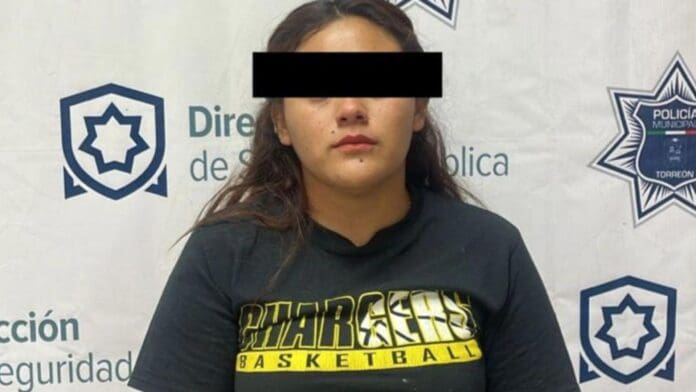 Detienen a mujer por golpear a su esposo tras pedirle que le entregara su celular en Torreón, Coahuila