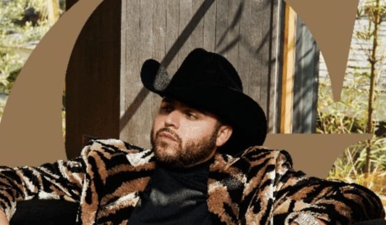 Gerardo Ortiz, cantante mexicano, evita la prisión y obtiene tres años de libertad condicional tras cooperar con el FBI